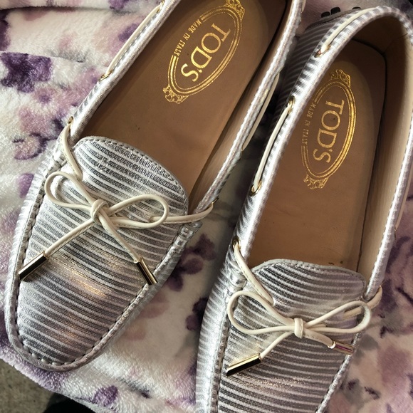 Silver thin striped TODS. Loafers - Picture 1 of 6